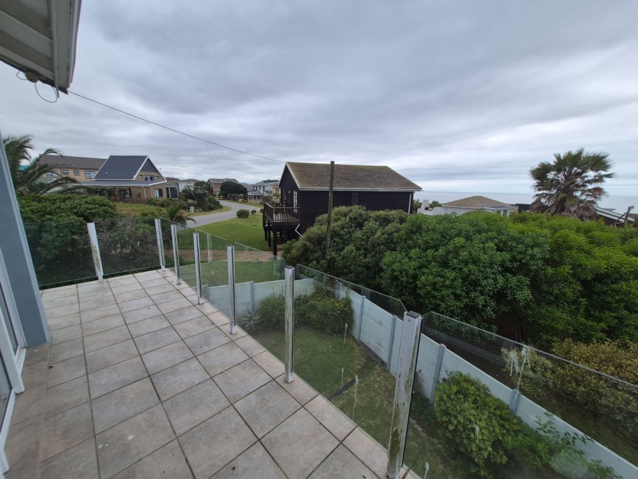 3 Bedroom Property for Sale in Boggomsbaai Western Cape